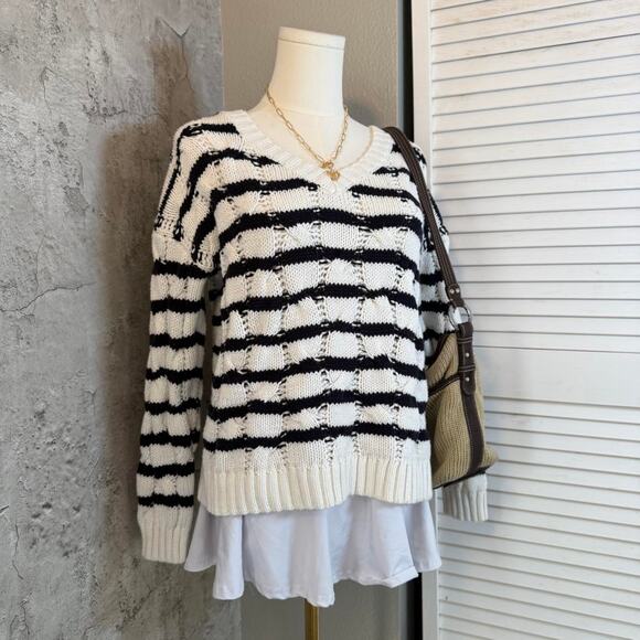 Aeropostale Black & White Striped Sweater - Picture 3 of 8